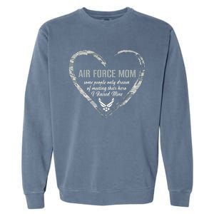 Proud American USAF Mom Woman Proud Mom Heart Military Mom Garment-Dyed Sweatshirt