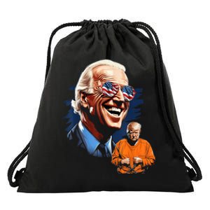 President Biden Laughing / Trump To Jail Antitrump Drawstring Bag