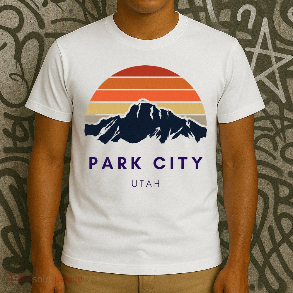 Park City Utah Skiing Snowboarding Hikers Utah Gifts UT T-Shirt
