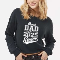 Proud Dad Of A 2025 Senior Grad Cropped Pullover Crew