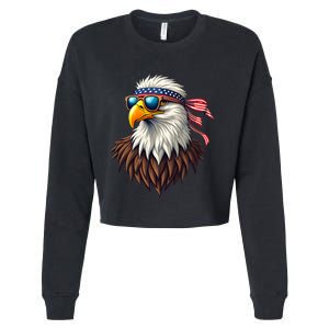 Patriotic Eagle Graphic Retro American Flag Design Cropped Pullover Crew