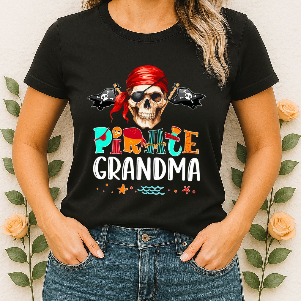 Pirate Grandma Funny Birthday Pirate Day Family Matching Womens T-Shirt