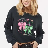 Pink Goes Good With Green Funny Halloween Witch Cropped Pullover Crew