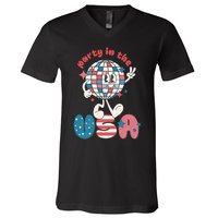 Party In The USA Retro 4th Of July Groovy Patriotic Fourth Of July V-Neck T-Shirt