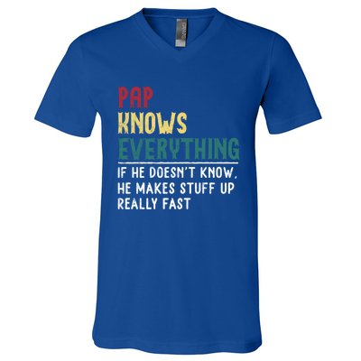 Pap Knows Everything Fathers Day Gift For Grandpa Funny Pap Funny Gift V-Neck T-Shirt