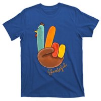 Peace Love Turkey Grateful Turkey Hand Sign Thanksgiving Cool Gift T-Shirt