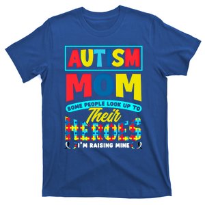 People Look Up To Their Heroes IM Raising Mine Autism Mom Great Gift T-Shirt