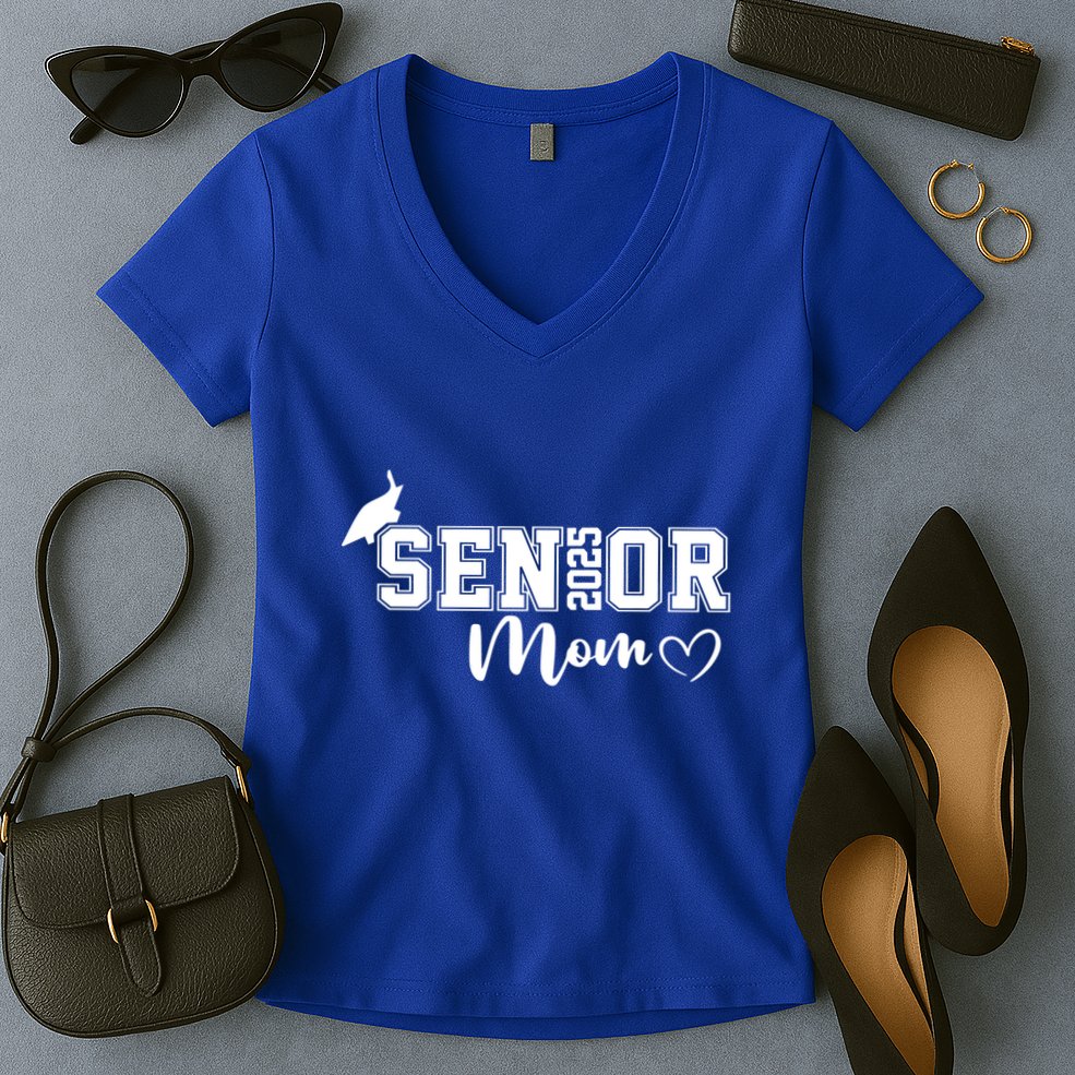 Proud Mom Cute Heart Graduate Senior 2025 Graduation Gift Women's V-Neck T-Shirt