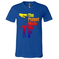 Puppet Made Me Do It Gift Puppeteering Ventriloquist Puppeteer Gift V-Neck T-Shirt