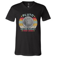 Pluto Never Forget Funny Space Vintage Retro Astronomy V-Neck T-Shirt