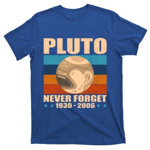 Pluto Never Forget Old Planet Dwarf Planet Great Gift T-Shirt