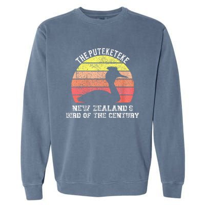 Puteketeke New Zealand's Bird of the Century vintage design  Garment-Dyed Sweatshirt