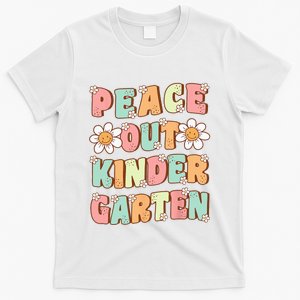 Peace Out Kindergarten Cute Groovy Last Day of Kindergarten T-Shirt