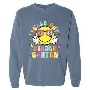 Peace Out Kindergarten Cute Groovy Last Day Of Kindergarten Garment-Dyed Sweatshirt