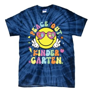 Peace Out Kindergarten Cute Groovy Last Day Of Kindergarten Tie-Dye T-Shirt