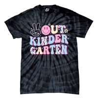 Peace Out Kindergarten Last Day Of School Groovy Girl Tie-Dye T-Shirt