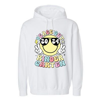 Peace Out Kindergarten Retro Smile Last Day Of School 2024 Garment-Dyed Fleece Hoodie