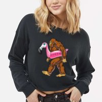 Pool Party Bigfoot Flamingo Wo Sasquatch Pink Float Cropped Pullover Crew