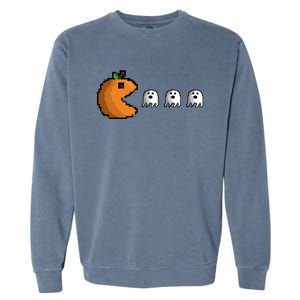 Pixel Pumpkin Eating Ghosts Cute Gamer Halloween Gift Garment-Dyed Sweatshirt