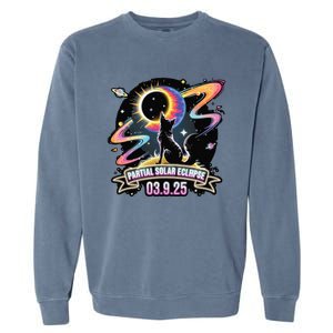 Partial Solar Eclipse 2025 Cat Lover Astronomy 3.29.25 Garment-Dyed Sweatshirt