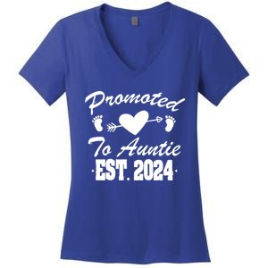 Promoted To Auntie 2024 Soon To Be Auntie Pregnancy Gift Women's V-Neck T-Shirt