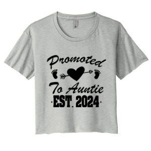 Promoted To Auntie 2024 Soon To Be Auntie Pregnancy Gift Women's Crop Top Tee