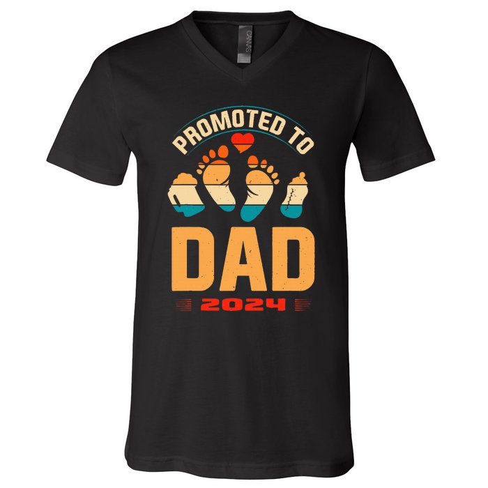 Promoted To Daddy 2024 Vintage Soon To Be New Dad Father Day V-Neck T-Shirt