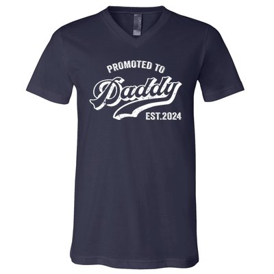 Promoted To Daddy 2024 Funny Humor New Dad Baby First Time Fathers Day V-Neck T-Shirt