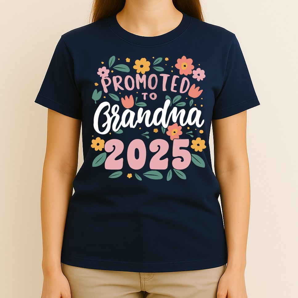 Promoted To Grandma 2025 First Time New Grandma Pregnancy T-Shirt