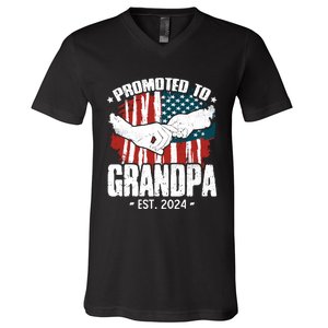 Promoted To Grandpa 2024 Patriotic Grandpa To Be Fathers Day V-Neck T-Shirt