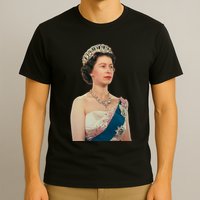 Queen Elizabeth's II British Crown Majesty Portrait T-Shirt