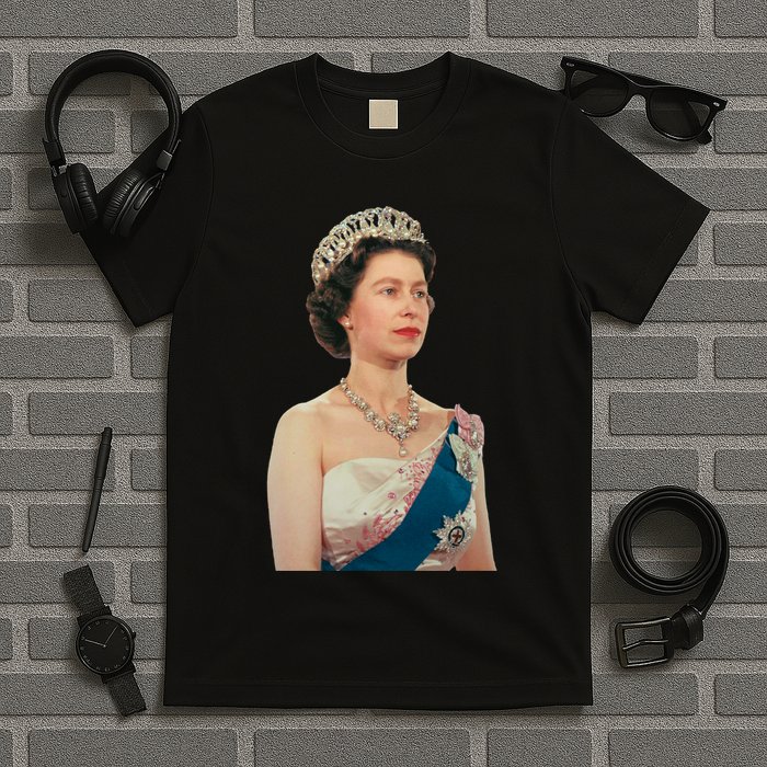 Queen Elizabeth's II British Crown Majesty Portrait T-Shirt