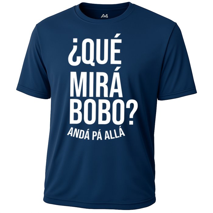 Qué Miras Bobo Qué Mira Bobo Gift Design Cooling Performance Crew T-Shirt