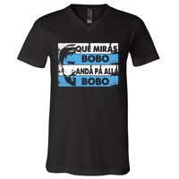 Qué Mirás Bobo, Andá Pa' Allá Funny Speech Messi Design V-Neck T-Shirt