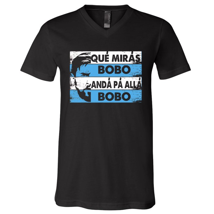 Qué Mirás Bobo, Andá Pa' Allá Funny Speech Messi Design V-Neck T-Shirt