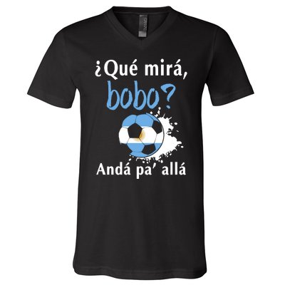 Qué Mirás Bobo, Andá Pa' Allá Funny Speech Argentina Flag V-Neck T-Shirt