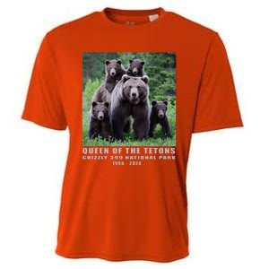 Queen Of The Tetons Grizzly 399 National Park 1996 2024 Cooling Performance Crew T-Shirt