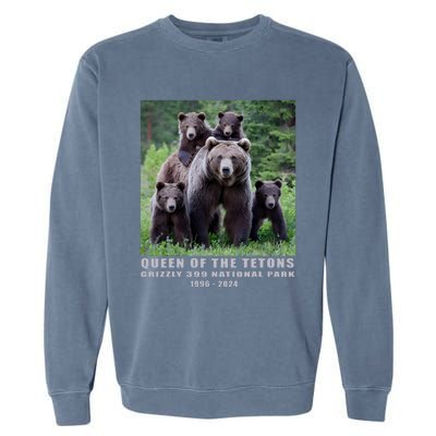 Queen Of The Tetons Grizzly 399 National Park 1996 2024 Garment-Dyed Sweatshirt