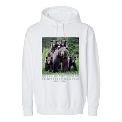 Queen Of The Tetons Grizzly 399 National Park 1996 2024 Garment-Dyed Fleece Hoodie