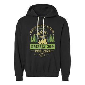 Queen Of The Tetons Grizzly 399 National Park 1996 2024 Garment-Dyed Fleece Hoodie