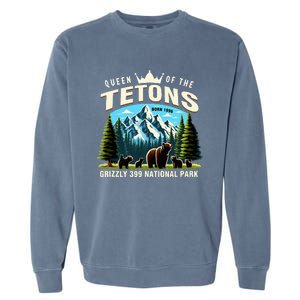 Queen Of The Tetons Grizzly 399 National Park Bear Lover Garment-Dyed Sweatshirt