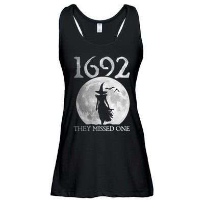 Retro 1692 They Missed One Witch Salem 1692 Halloween Witch Ladies Essential Flowy Tank