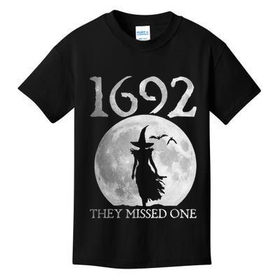 Retro 1692 They Missed One Witch Salem 1692 Halloween Witch Kids T-Shirt