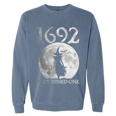 Retro 1692 They Missed One Witch Salem 1692 Halloween Witch Garment-Dyed Sweatshirt