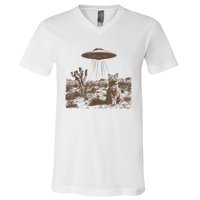 Retro 90s Western Ufo Cowboy Cat Wild West Kitten Vintage V-Neck T-Shirt