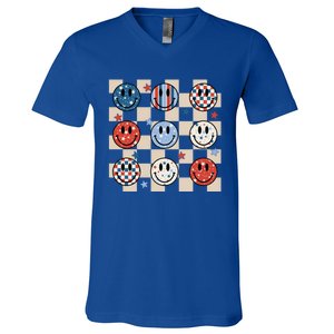 Retro America Hippie Usa Patriotic Checkered 4th Of July Gift V-Neck T-Shirt