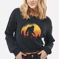 Retro Bigfoot Believer Silhouette Sasquatch Hide And Seek Cropped Pullover Crew