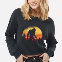 Retro Bigfoot Believer Silhouette Sasquatch Hide And Seek Cropped Pullover Crew