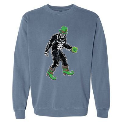 Retro Big Foot Leprechaun St Patrick's Day Sasquatch Lover Great Gift Garment-Dyed Sweatshirt