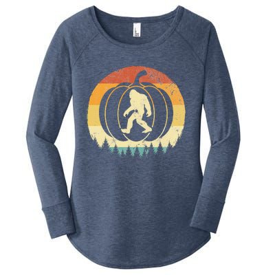 Retro Bigfoot Pumpkin Vintage Halloween Costume 80s Gift Women's Perfect Tri Tunic Long Sleeve Shirt